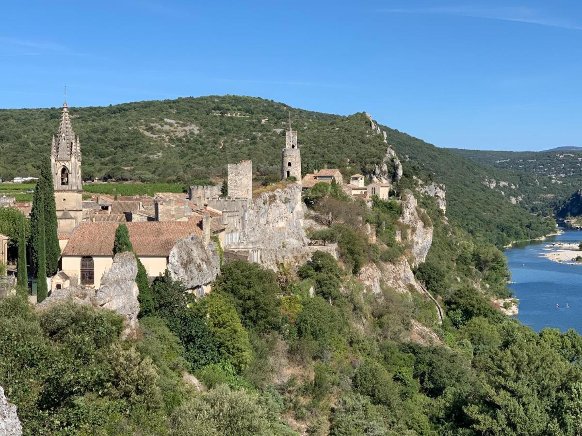 Le Castelas Егез Екстер'єр фото